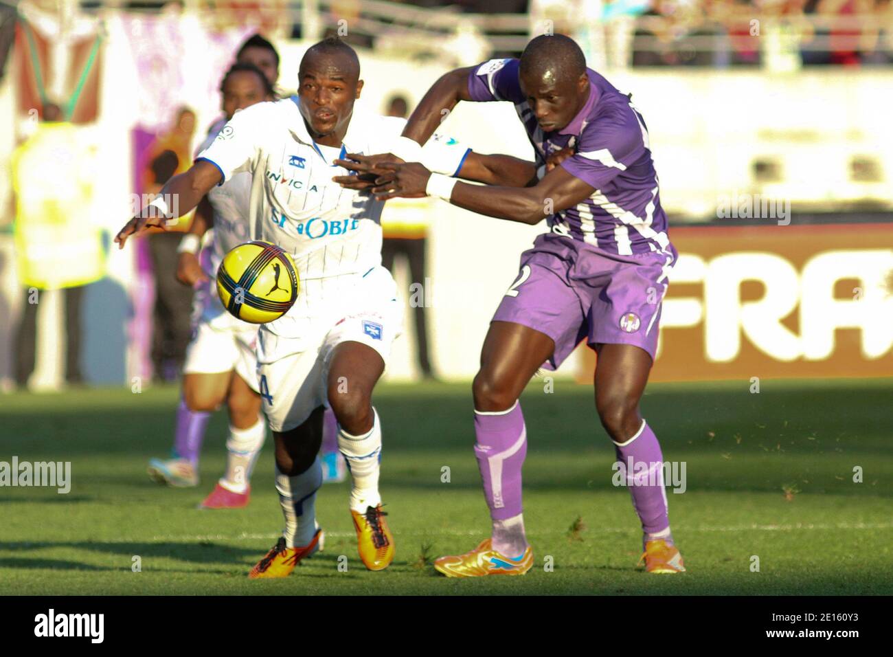 Auxerre Dennis Oliech lors du match de football de la première Ligue française, Toulouse contre Auxerre au stade de Toulouse, France, le 16 avril 2011. Auxerre a gagné 1-0. Photo de Paulo dos Santos/ABACAPRESS.COM Banque D'Images