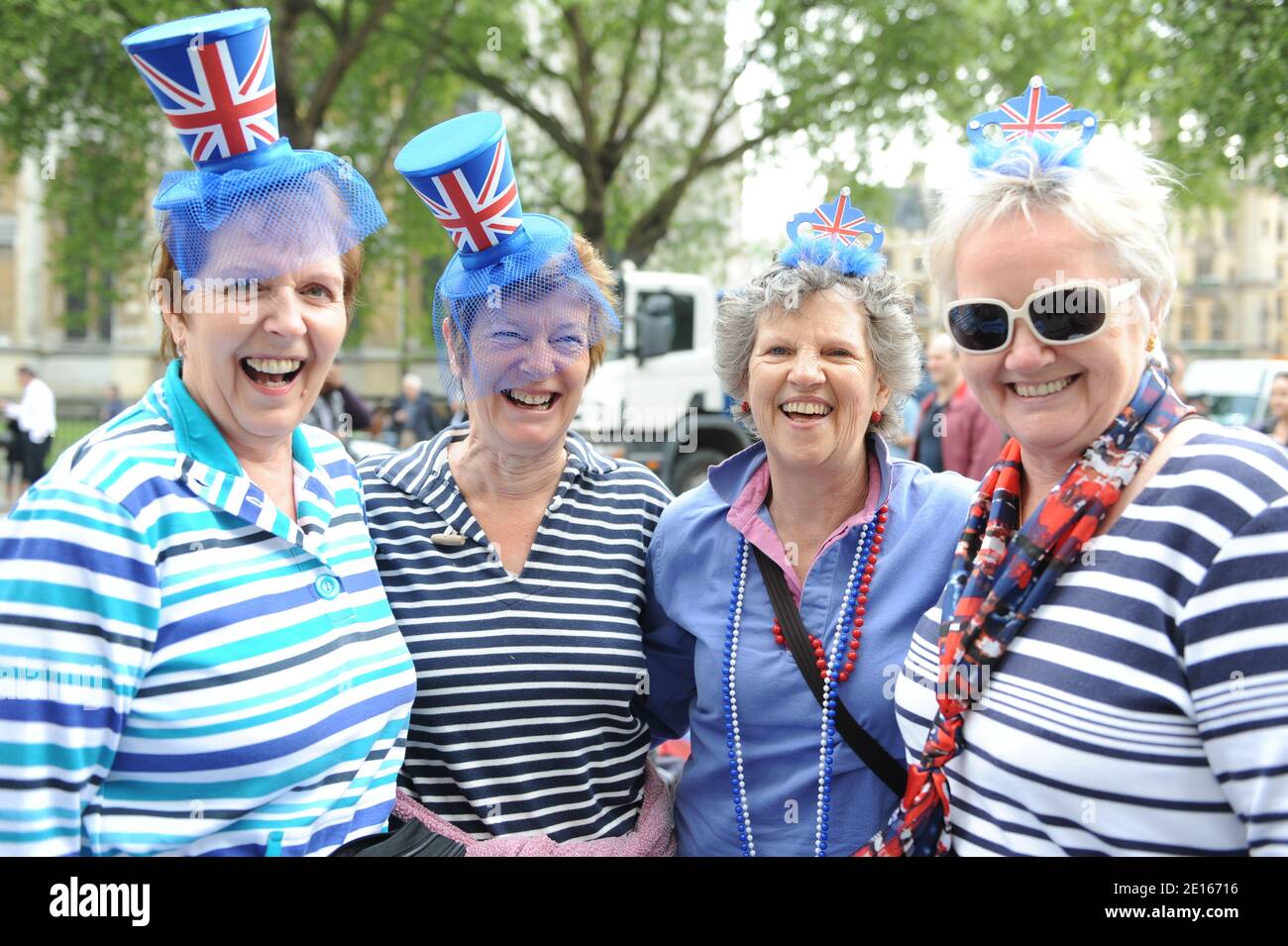 Atmosphère à l'extérieur de l'abbaye de Westminster avant le mariage du Prince William et de Kate Middleton qui aura lieu demain, à Londres, au Royaume-Uni, le 28 avril 2011. Photo de Thierry Orban/ABACAPRESS.COM Banque D'Images