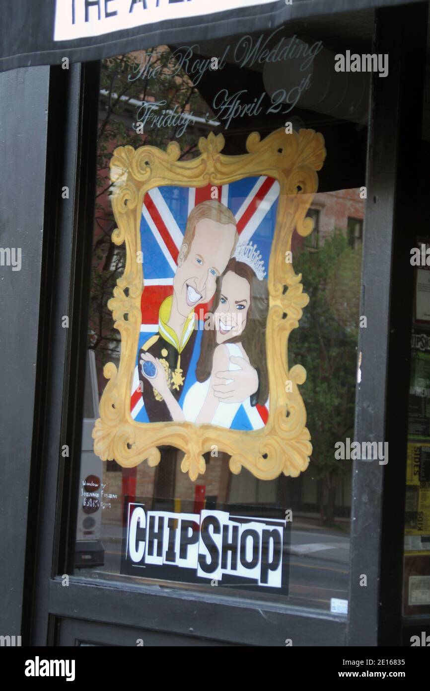 Le magasin de Brooklyn célèbre le désherbage royal du Prince William et de Kate Middleton sur Altantic Avenue à New York, NY, le 29 avril 2011. Photo par Charles Guerin/ABACAPRESS.COM Banque D'Images