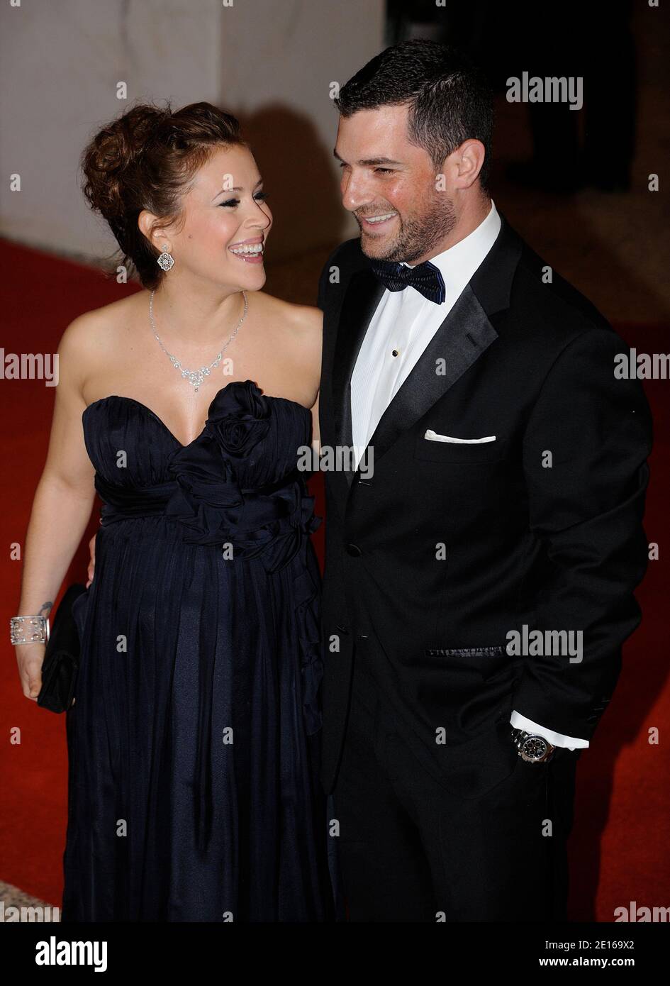 Alyssa Milano Et Son Mari Alyssa Milano arrive avec son mari David Bugliari pour le dîner de la White  House Corintins' Association (WHCA) à Washington, D.C., États-Unis, le  samedi 30 avril 2011. Le dîner recueille de l'argent