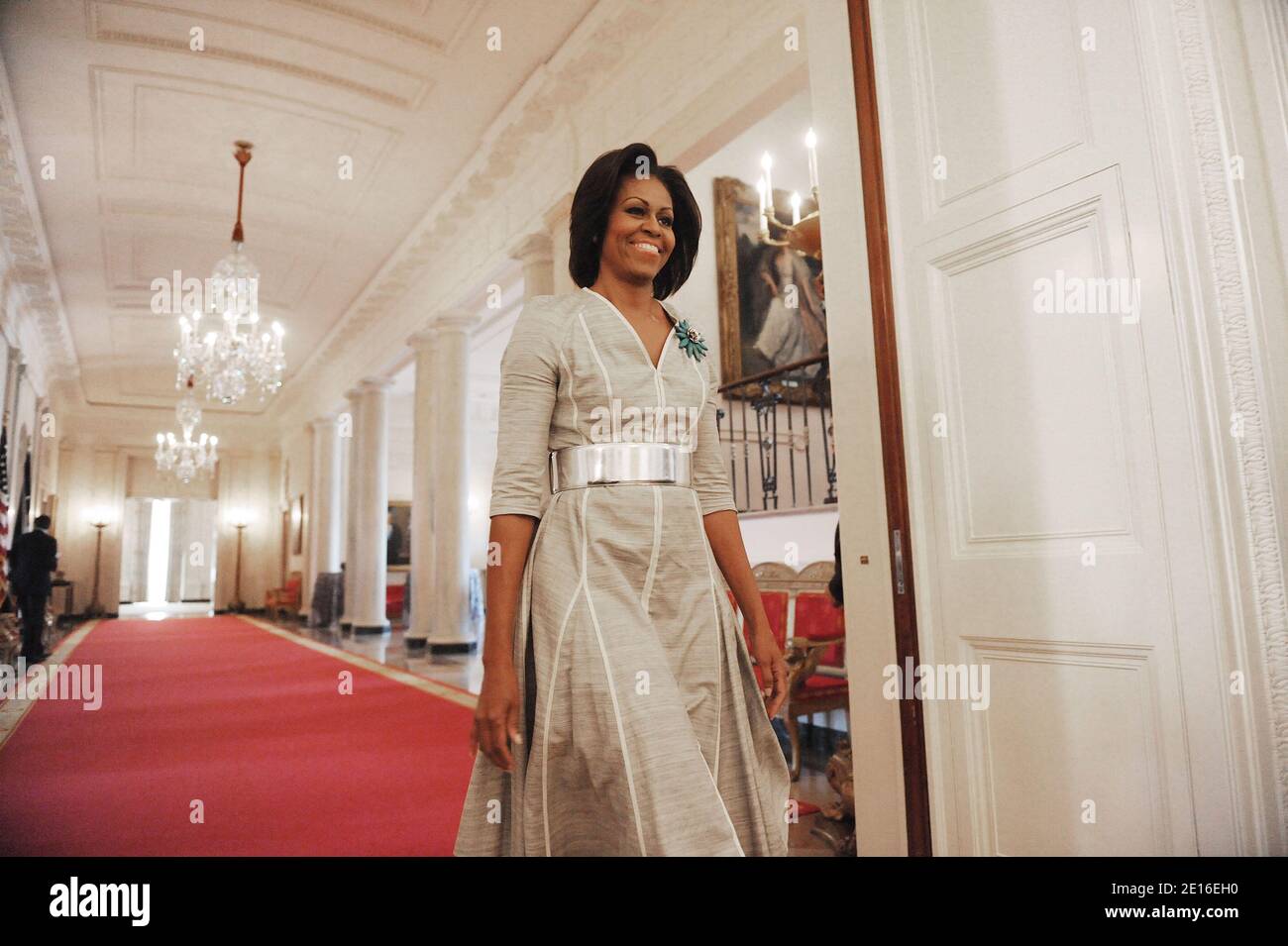 La première dame Michelle Obama organise un événement de la Fête des mères pour les mères, les grands-mères et les conjoints connectés à l'armée dans la salle est de la Maison Blanche la Maison Blanche le 6 mai 2011 à Washington D.C., Etats-Unis . Les clients présents représentent les cinq branches de l'armée, y compris les familles Blue Star et Gold Star. Photo par Olivier Douliery/ABACAPRESS.COM Banque D'Images