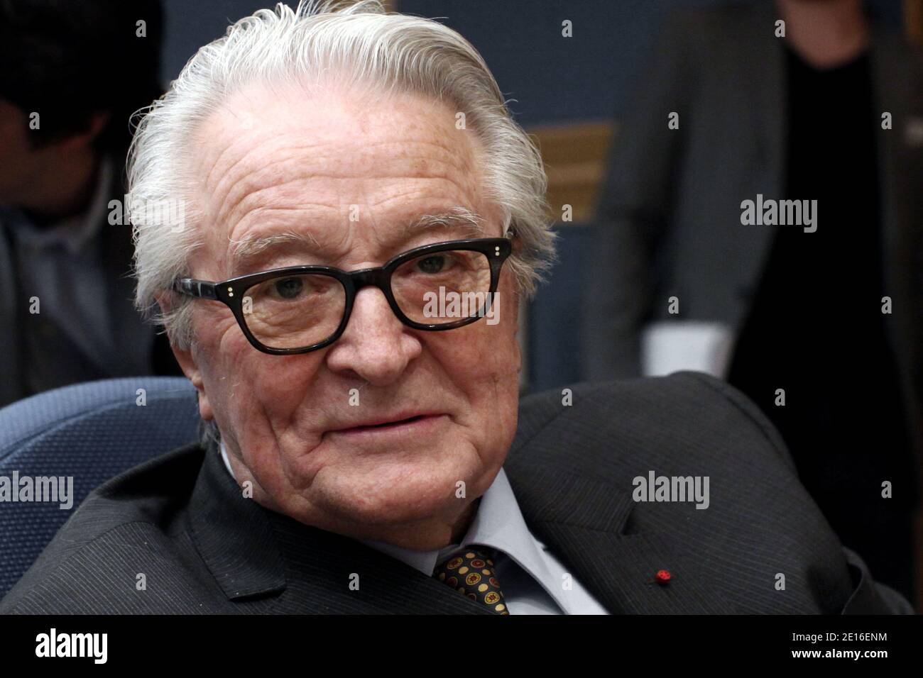 Roland Dumas est photographié pendant une journée consacrée au 30e anniversaire de l'élection du président français François Mitterrand, au Sénat, à Paris, le 06 mai 2011. Photo de Stephane Lemouton/ABACAPRESS.COM Banque D'Images