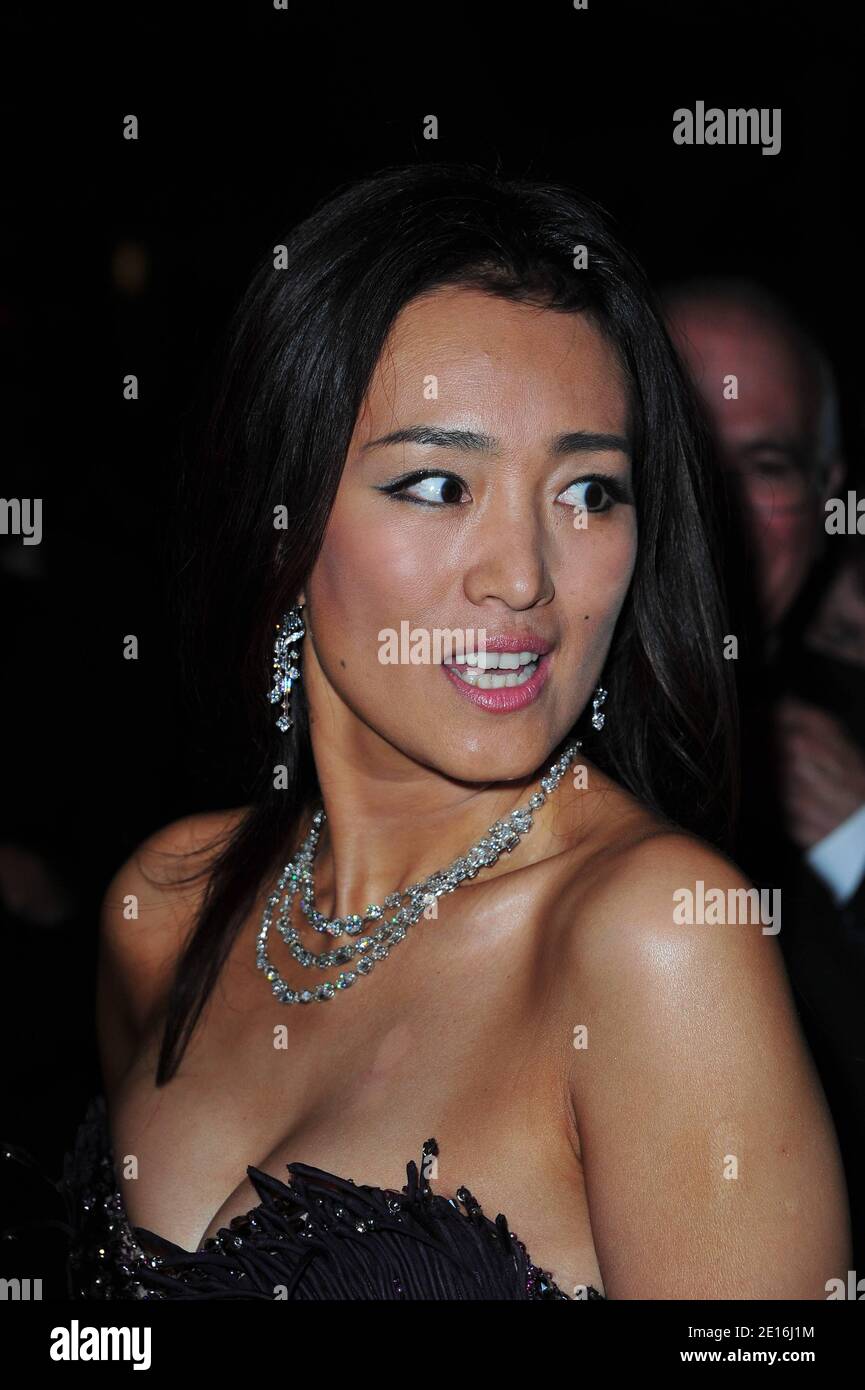 Gong Li arrive pour le dîner de gala à la suite de la cérémonie d'ouverture du 64ème Festival international du film de Cannes, à l'Hôtel Majestic Barriere à Cannes, dans le sud de la France, le 11 mai 2011. Photo de Hahn-Nebinger/ABACAPRESS.COM Banque D'Images Gong Li arrive pour le dîner de gala à la suite de la cérémonie d'ouverture du 64ème Festival international du film de Cannes, à l'Hôtel Majestic Barriere à Cannes, dans le sud de la France, le 11 mai 2011. Photo de Hahn-Nebinger/ABACAPRESS.COM Banque D'Images