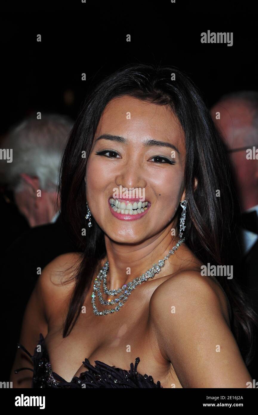 Gong Li arrive pour le dîner de gala à la suite de la cérémonie d'ouverture du 64ème Festival international du film de Cannes, à l'Hôtel Majestic Barriere à Cannes, dans le sud de la France, le 11 mai 2011. Photo de Hahn-Nebinger/ABACAPRESS.COM Banque D'Images Gong Li arrive pour le dîner de gala à la suite de la cérémonie d'ouverture du 64ème Festival international du film de Cannes, à l'Hôtel Majestic Barriere à Cannes, dans le sud de la France, le 11 mai 2011. Photo de Hahn-Nebinger/ABACAPRESS.COM Banque D'Images