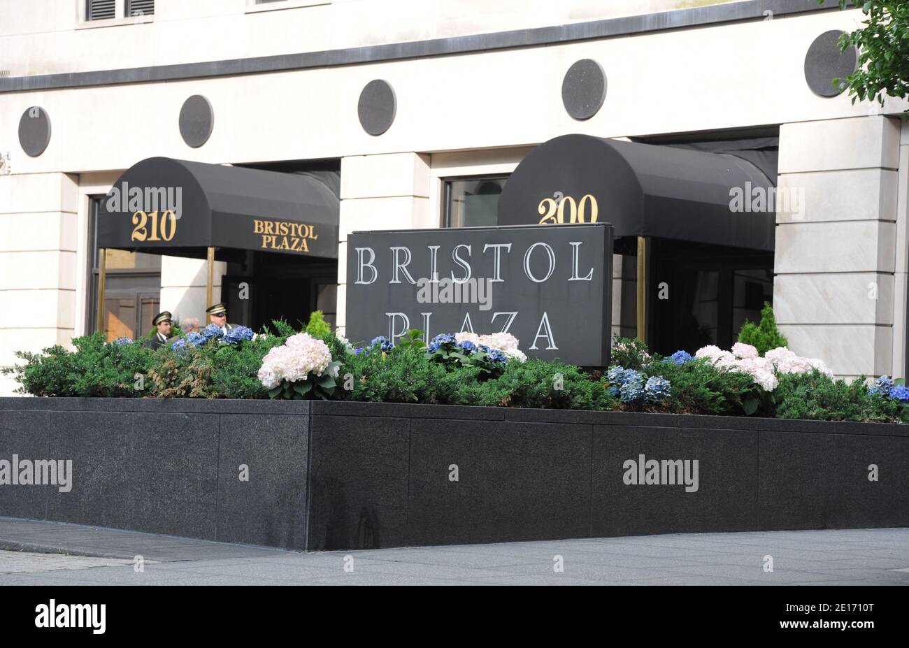 Illustration de la Bristol Plaza où Anne Sinclair a loué un appartement pour que son mari Dominique Strauss-Kahn reste en résidence surveillée comme condition de sa caution pendant qu'il attend son procès à New York City, NY, USA le 20 mai 2011. Photo Guerin-Pantaleo-Taamallah/ABACAUSA.COM Banque D'Images