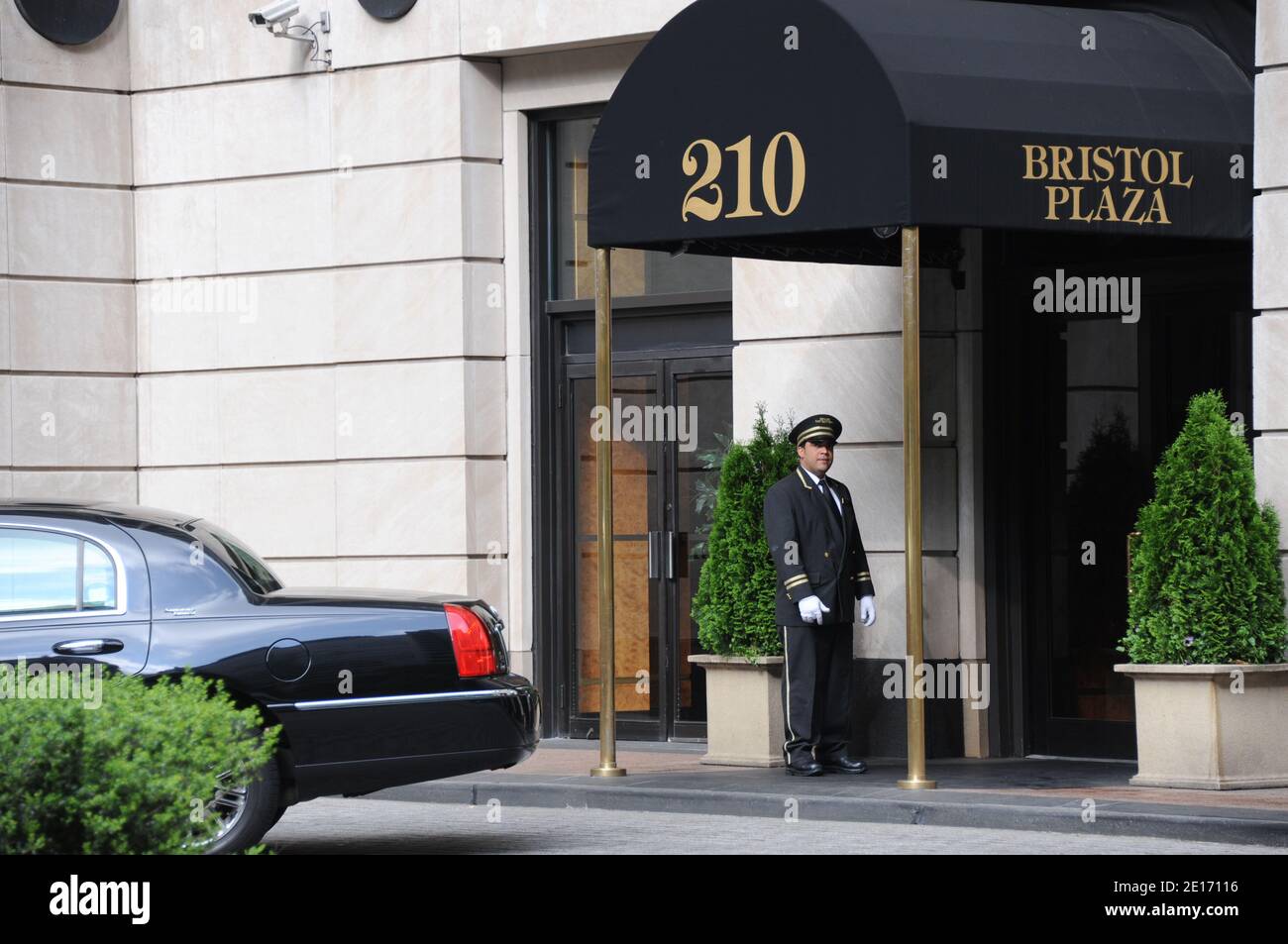 Illustration de la Bristol Plaza où Anne Sinclair a loué un appartement pour que son mari Dominique Strauss-Kahn reste en résidence surveillée comme condition de sa caution pendant qu'il attend son procès à New York City, NY, USA le 20 mai 2011. Photo Guerin-Pantaleo-Taamallah/ABACAUSA.COM Banque D'Images