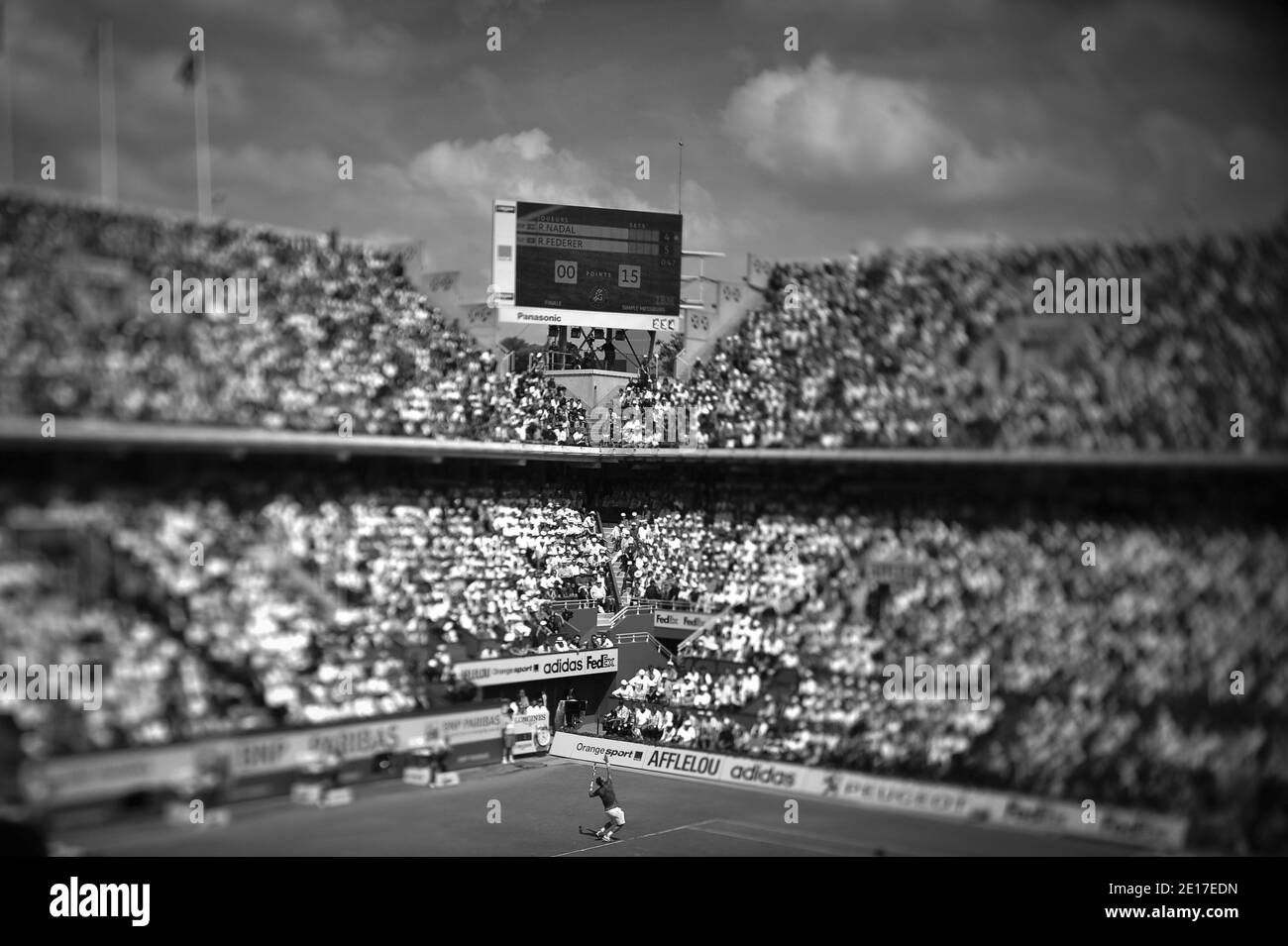 Atmosphère pendant la finale masculine du tennis français Open 2011 à l'arène Roland-Garros de Paris, France, le 5 juin 2011. L'Espagne Rafael Nadal bat Roger Federer 7-5, 7-6, 5-7, 6-1. Photo de Christophe Guibbbaud/ABACAPRESS.COM Banque D'Images