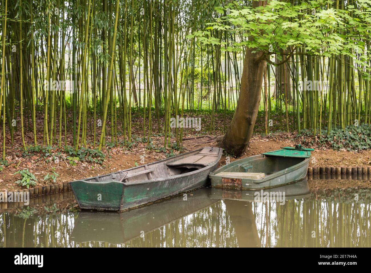 Bateaux au jardin de Monet à Giverny en Normandie Banque D'Images