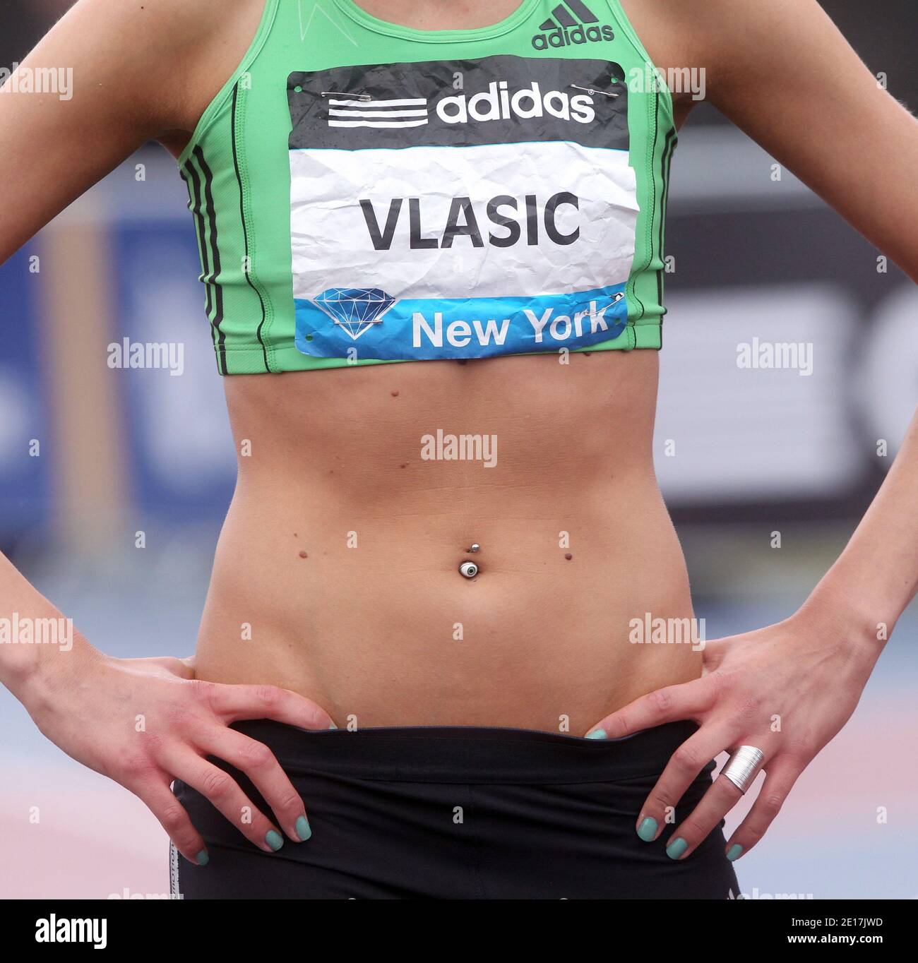 Blanka Vlasic, de Croatie, tente un saut à haute vitesse lors du Grand Prix adidas au stade Icahn à New York, NY, Etats-Unis, le 11 juin 2011. Photo de Charles Guerin/ABACAPRESS.COM Banque D'Images