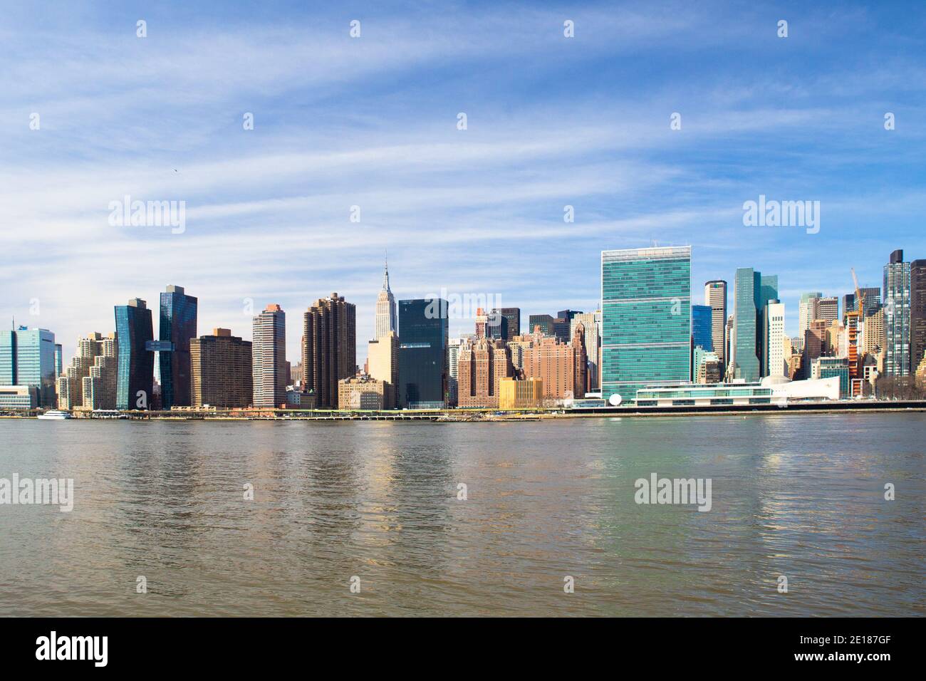 Horizon de New York depuis long Island City Banque D'Images