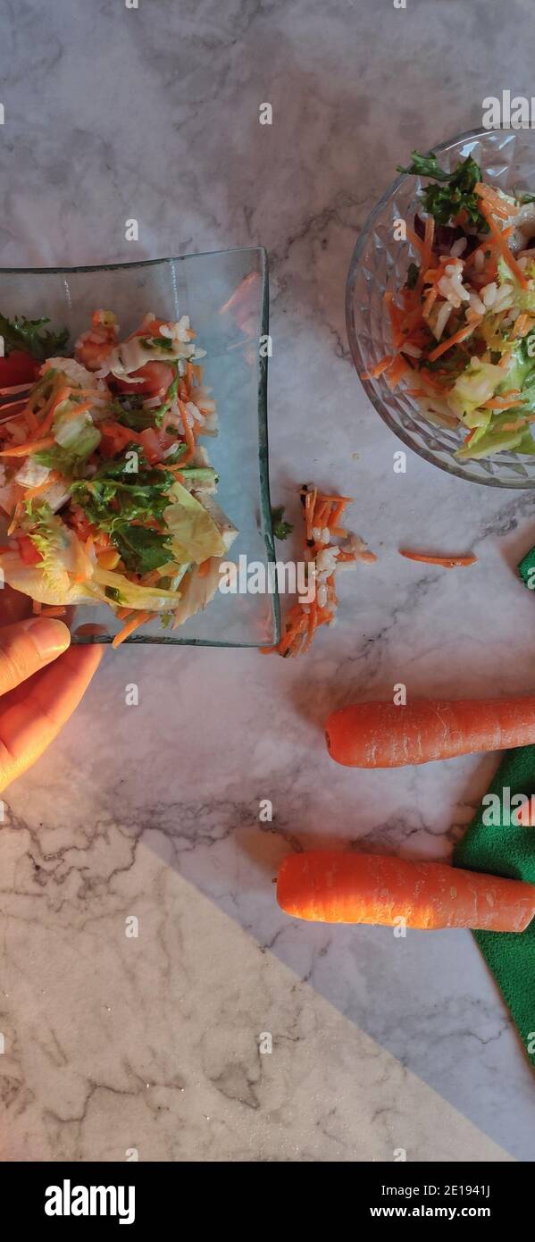 Saladiers méditerranéens colorés Banque D'Images