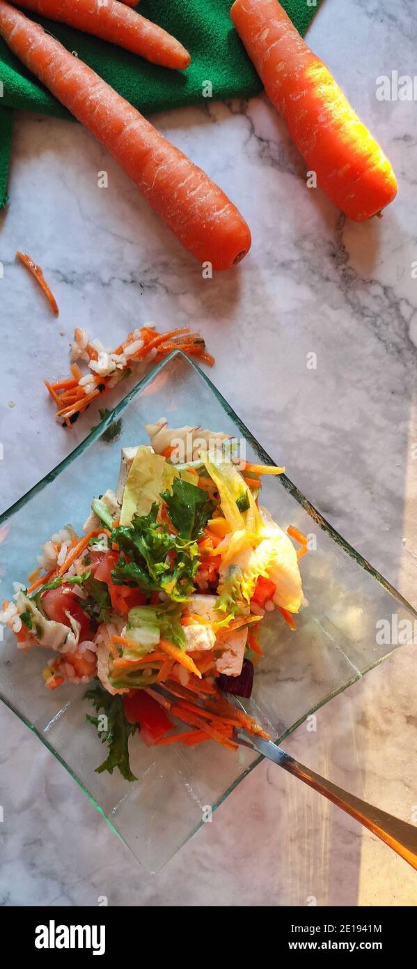 Saladiers méditerranéens colorés Banque D'Images