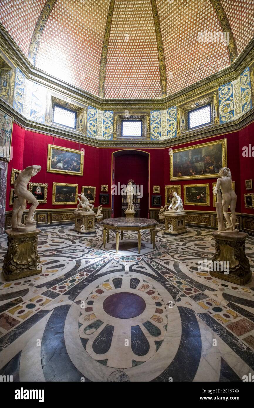 Italie, Toscane: Florence (Florence en italien). Le Tribuna degli Uffizi, une salle octogonale conçue par Bernardo Buontalenti dans la Galerie des Offices Banque D'Images