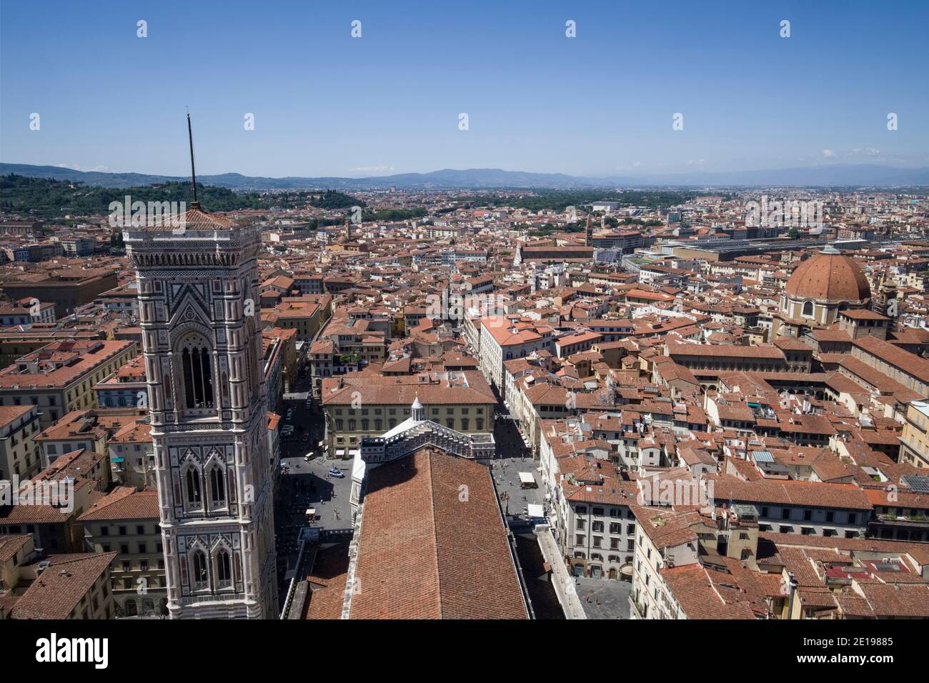 Italie, Toscane: Florence (Florence en italien). La ville et le Campanile de Giotto vu du dôme de la cathédrale de Santa Maria del Fiore (Th Banque D'Images