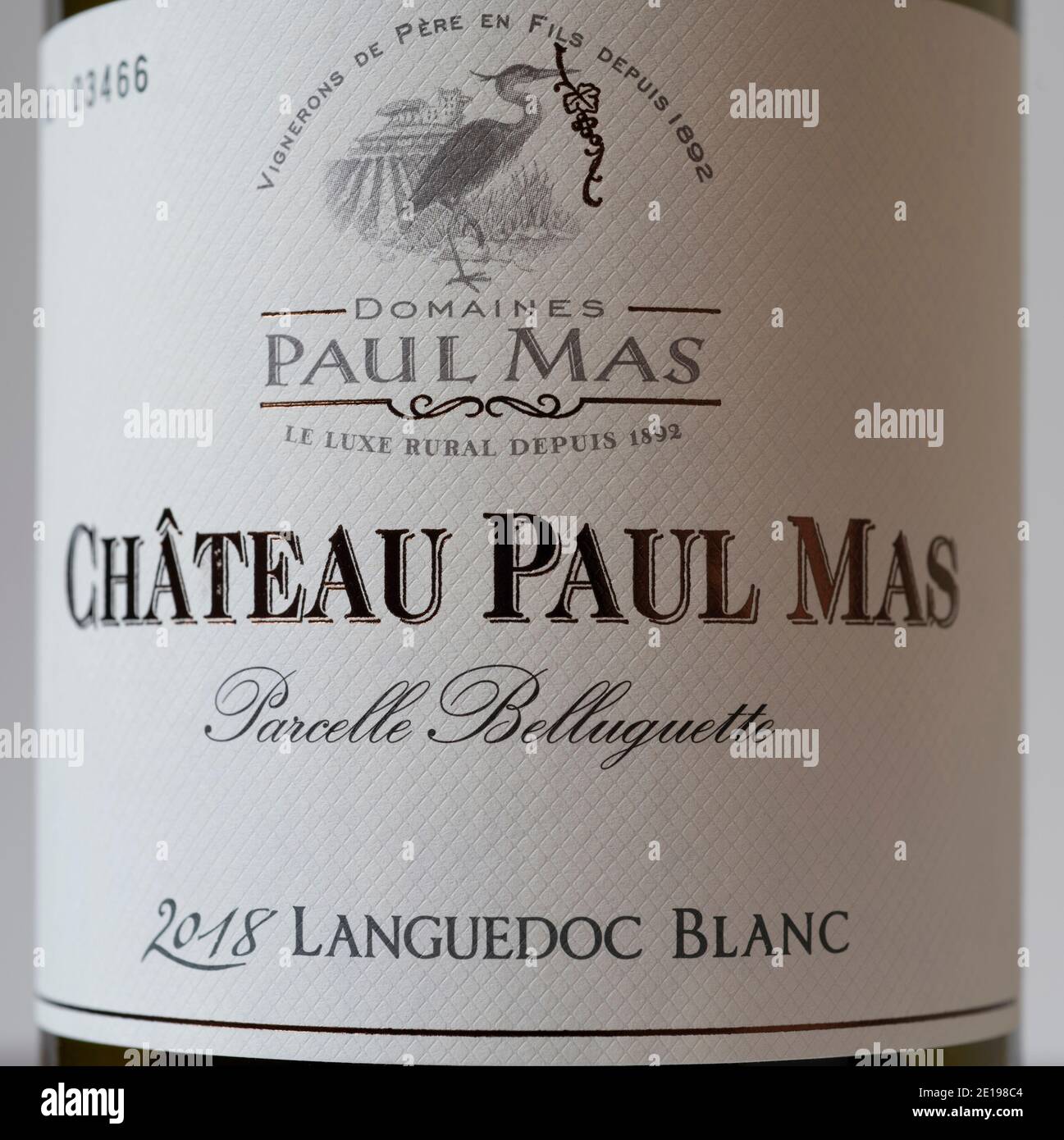 Château Paul Mas Belluguette 2018 étiquette de la bouteille de vin du Languedoc Banque D'Images