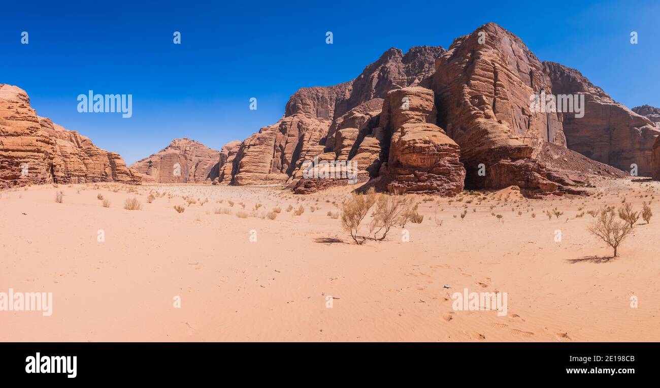 Désert de Wadi Rum, Jordanie. Le désert rouge. Banque D'Images