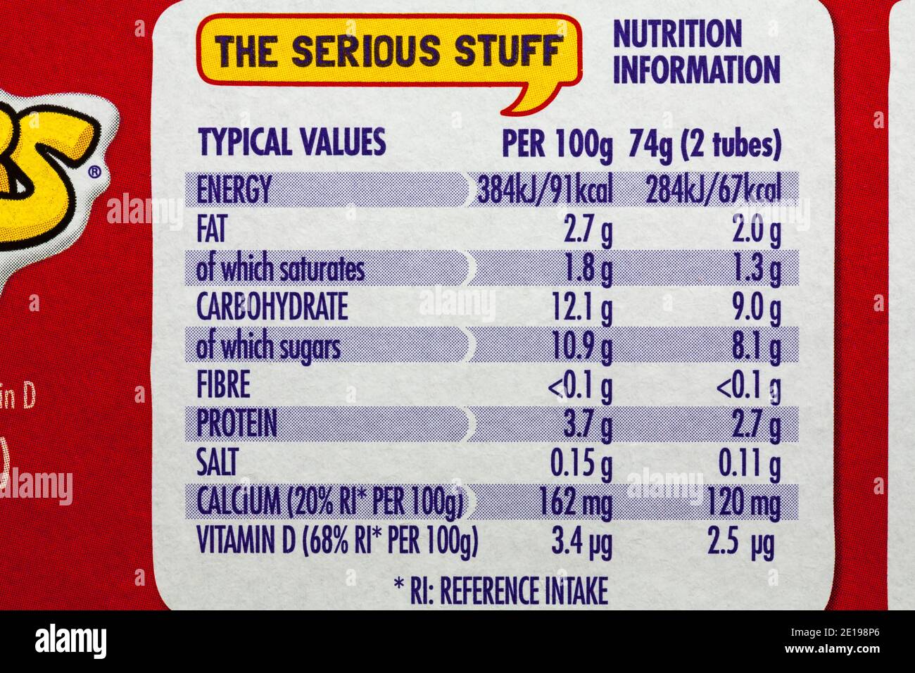 Information nutritionnelle sur boîte de Yoplait Frubes, fromage frais dans un tube yogourt saveur fraise - également connu sous le nom de Go-GURT et Yoplait tubes UK Banque D'Images