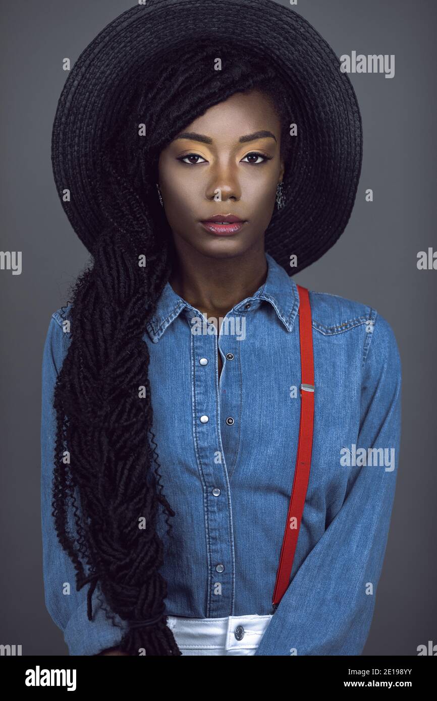 Red suspenders Banque de photographies et d'images à haute résolution -  Alamy