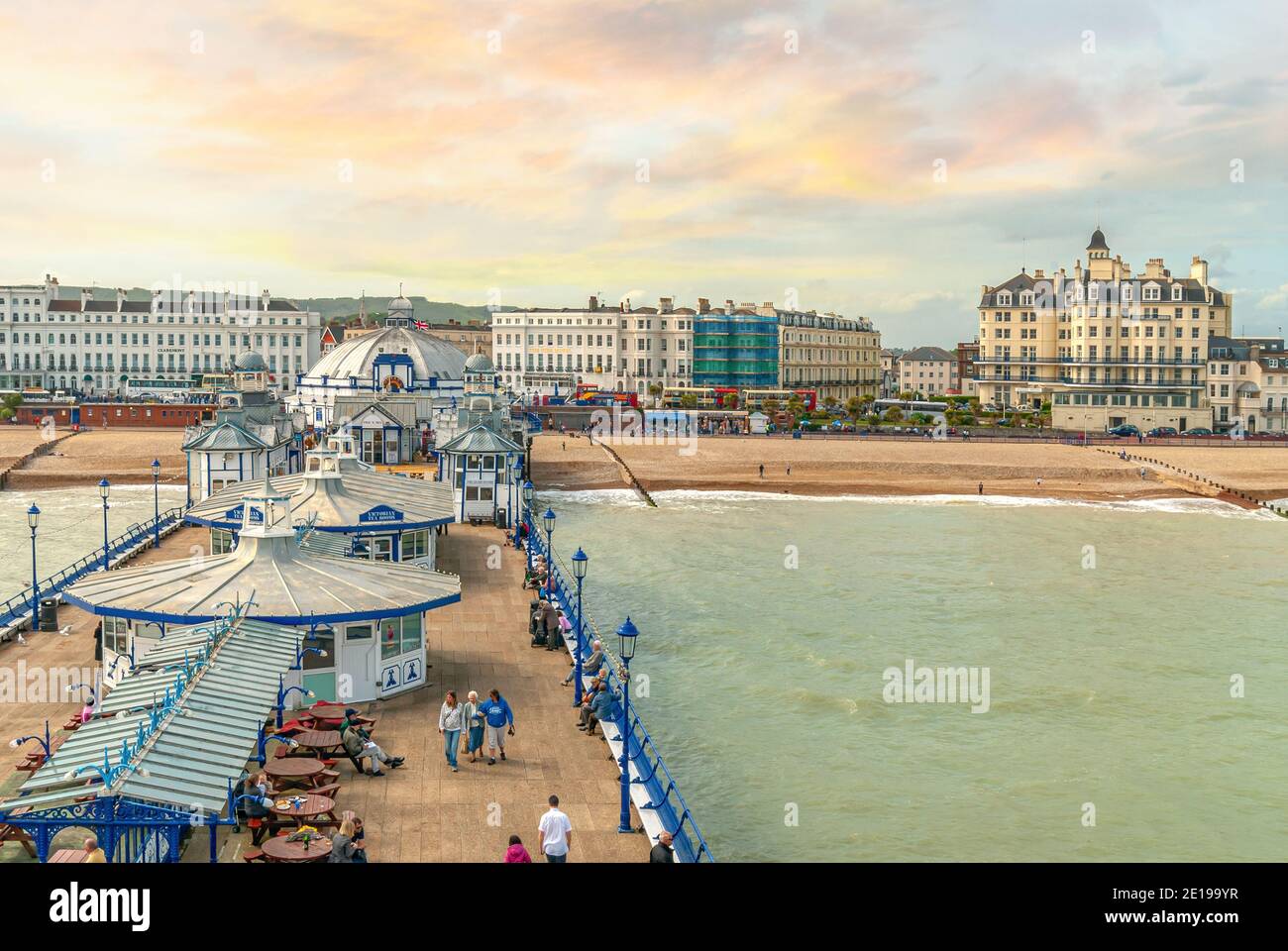 Eastbourne Pier au crépuscule, East Sussex, Angleterre, Royaume-Uni Banque D'Images