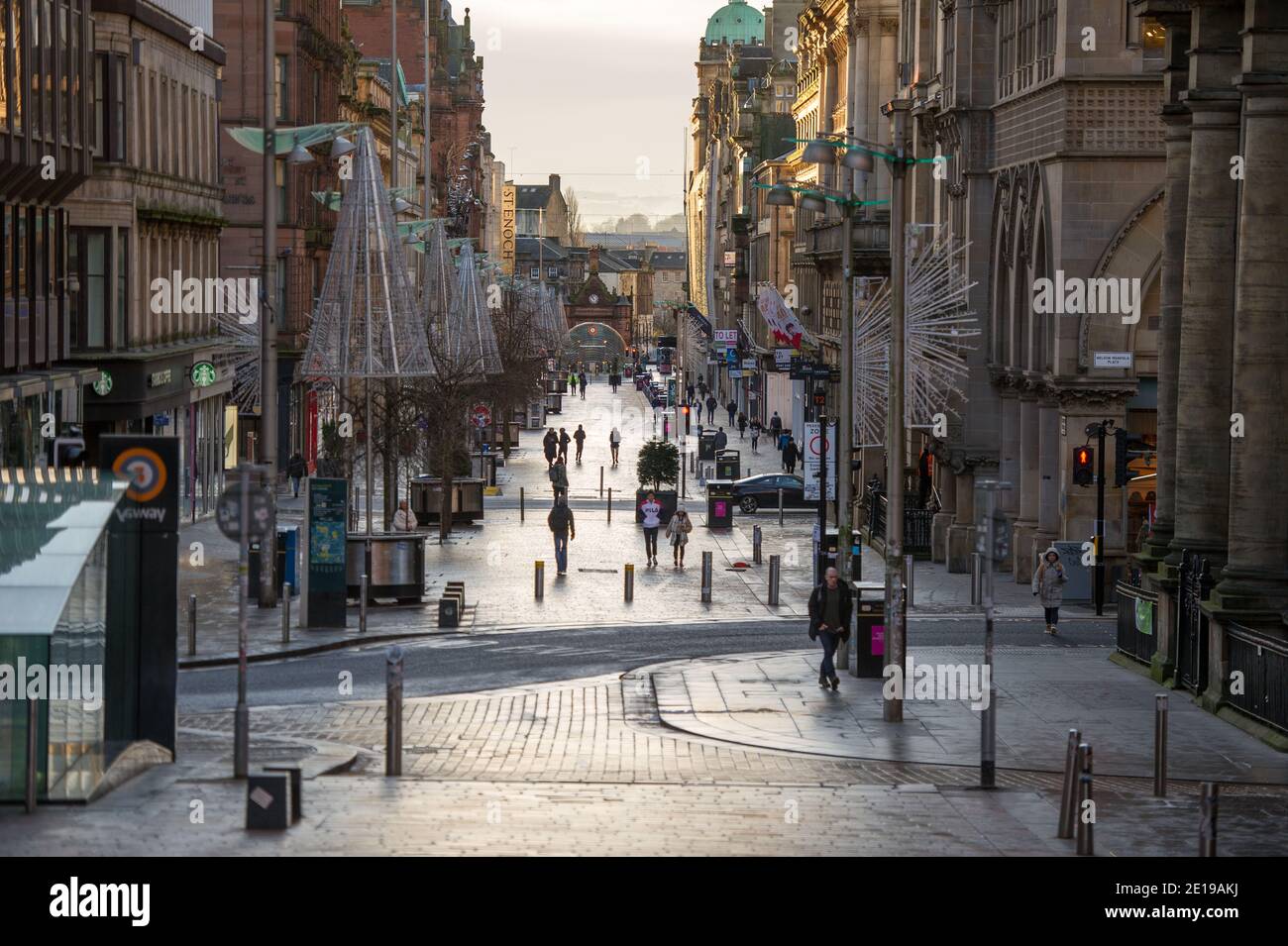 Glasgow, Écosse, Royaume-Uni. 5 janvier 2021. Photo : vue sur Buchanan Street AKA Glasgow's style Mile. Glasgow City centre a l'air vide et déserté pendant le premier jour, l'Écosse est mis dans un autre confinement. À 00 h 01 ce matin, l'Écosse a été mise dans un nouveau confinement, conformément au discours du Premier ministre écossais à 14 h, hier. Seuls les voyages essentiels sont autorisés, comme aller au travail et faire du shopping et de l'exercice, à part que tout le monde doit rester dans sa maison. Crédit : Colin Fisher/Alay Live News Banque D'Images