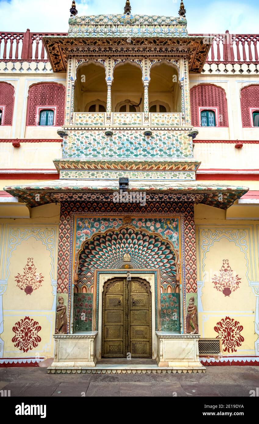 Pritam Niwas Chowk, la cour intérieure de Chandra Mahal et sa porte de Lotus du Sud-est, représentant l'été et est dédié à Lord Shiva Parvati. Pho Banque D'Images