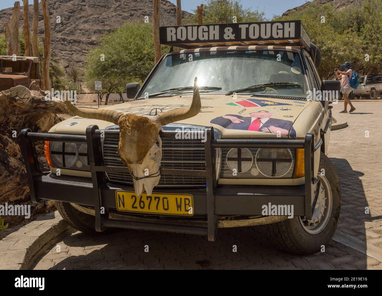 Vieille voiture sur l'oasis de Goanikontes, Namibie Banque D'Images
