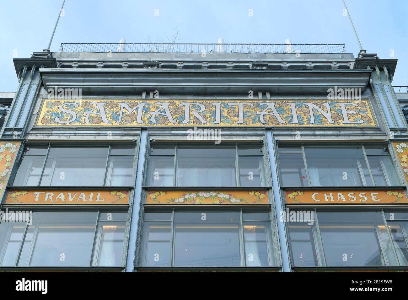Paris, France. Décembre 30. 2020. Vue sur le célèbre bâtiment du grand magasin Samaritaine. Banque D'Images