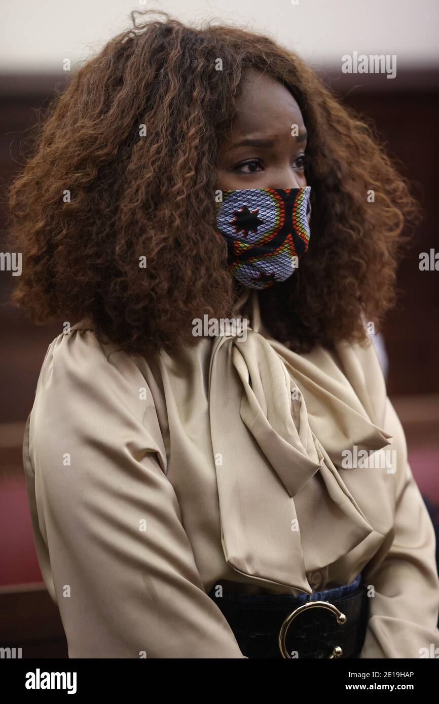 L'actrice et présentatrice Cecile Djunga photographiée pendant une session de Le tribunal pénal de Bruxelles pour juger une personne accusée remarques racistes contre h Banque D'Images