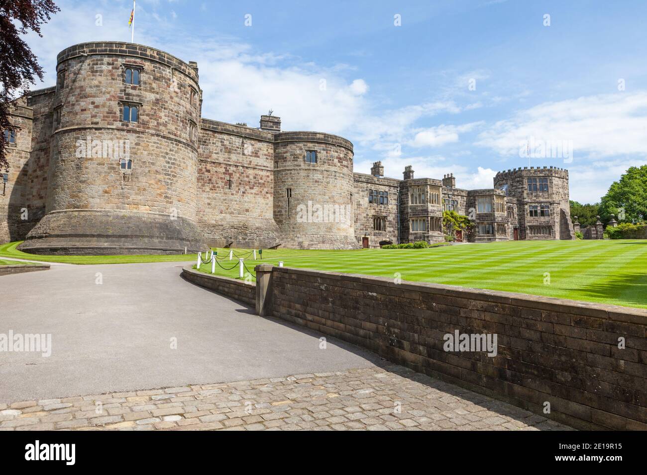 Vue extérieure des tours du château de Skipton au nord Yorkshire Banque D'Images