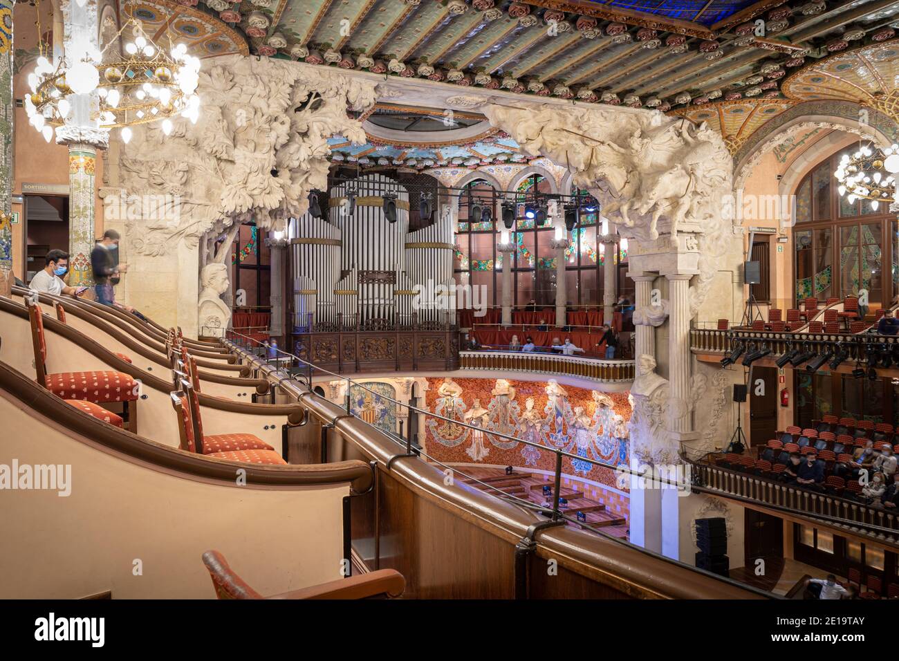 BARCELONE, ESPAGNE-21 DÉCEMBRE 2020 : intérieur moderniste du Palau de la Musica Catalana Banque D'Images