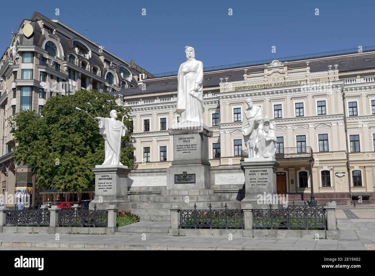 Monument à la princesse Olga, l'Apôtre Andrew et les éclaireurs Cyril et Methodius à Kiev, Ukraine Banque D'Images
