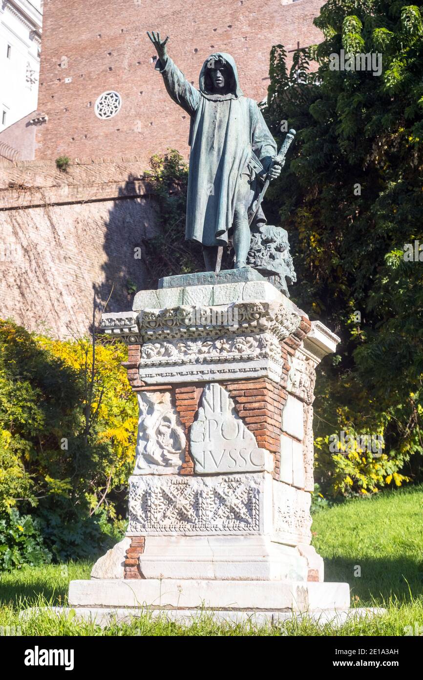 Statue de Nicola Gabrini (1313 – 1354), communément connue sous le nom de Cola di Rienzo - Rome, Italie Banque D'Images