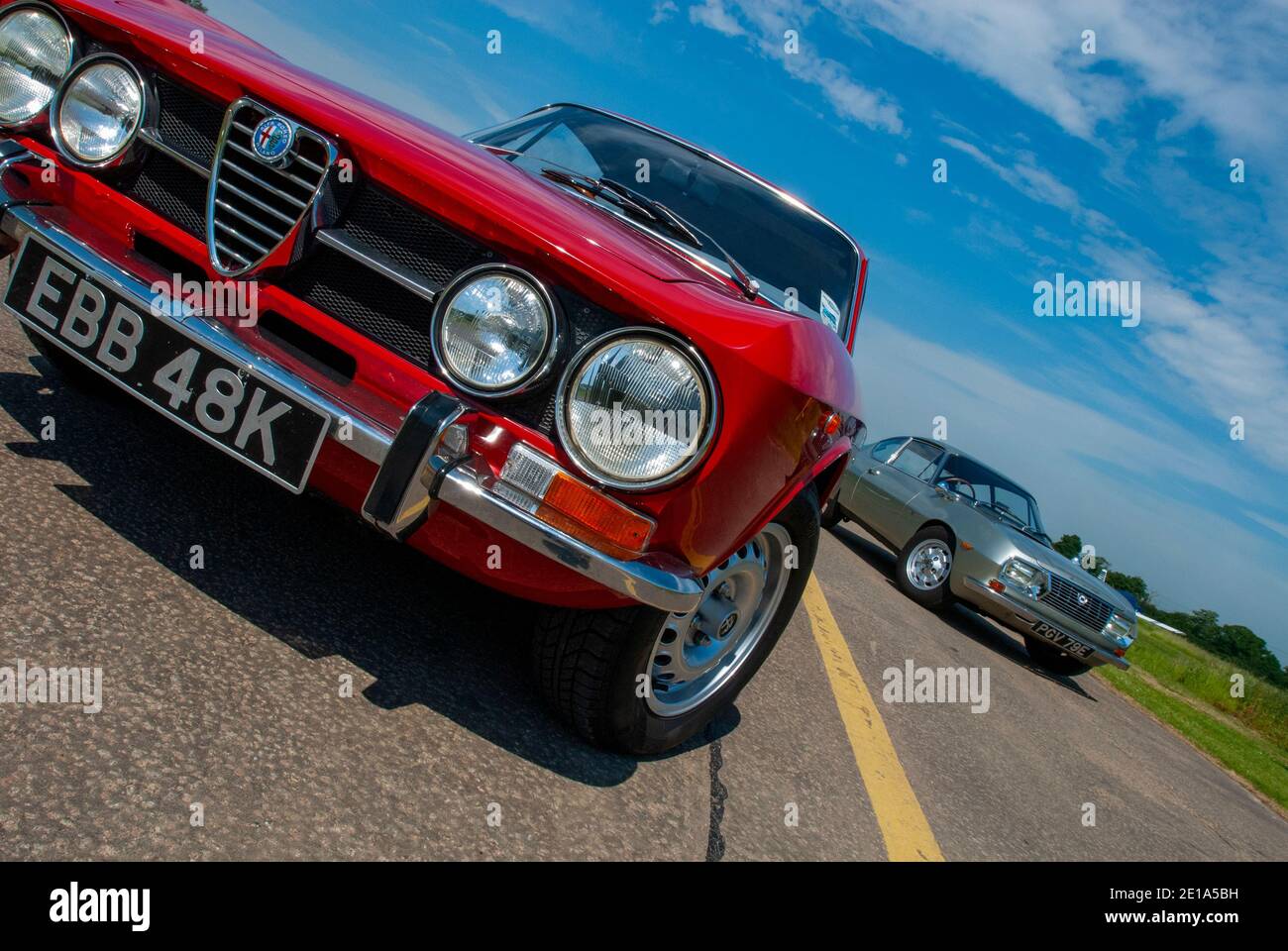 Alfa GT Veloce 1750 (Giulia GTV série 105) Et Lancia Fulvia des voitures de sport italiennes des années 1960 Banque D'Images