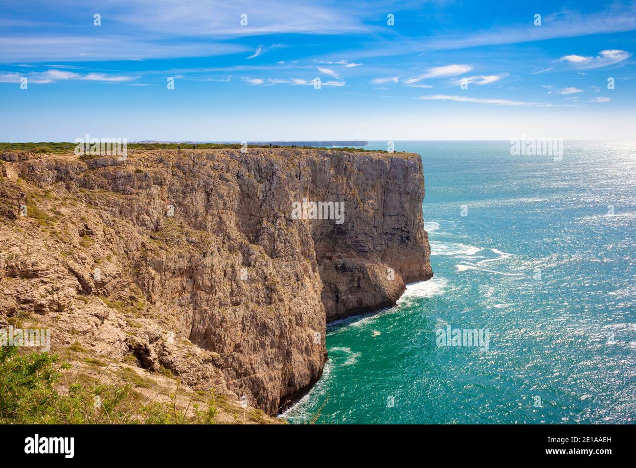 Vue panoramique sur les falaises de Sagres à l'est, El Algarve, Portugal Banque D'Images