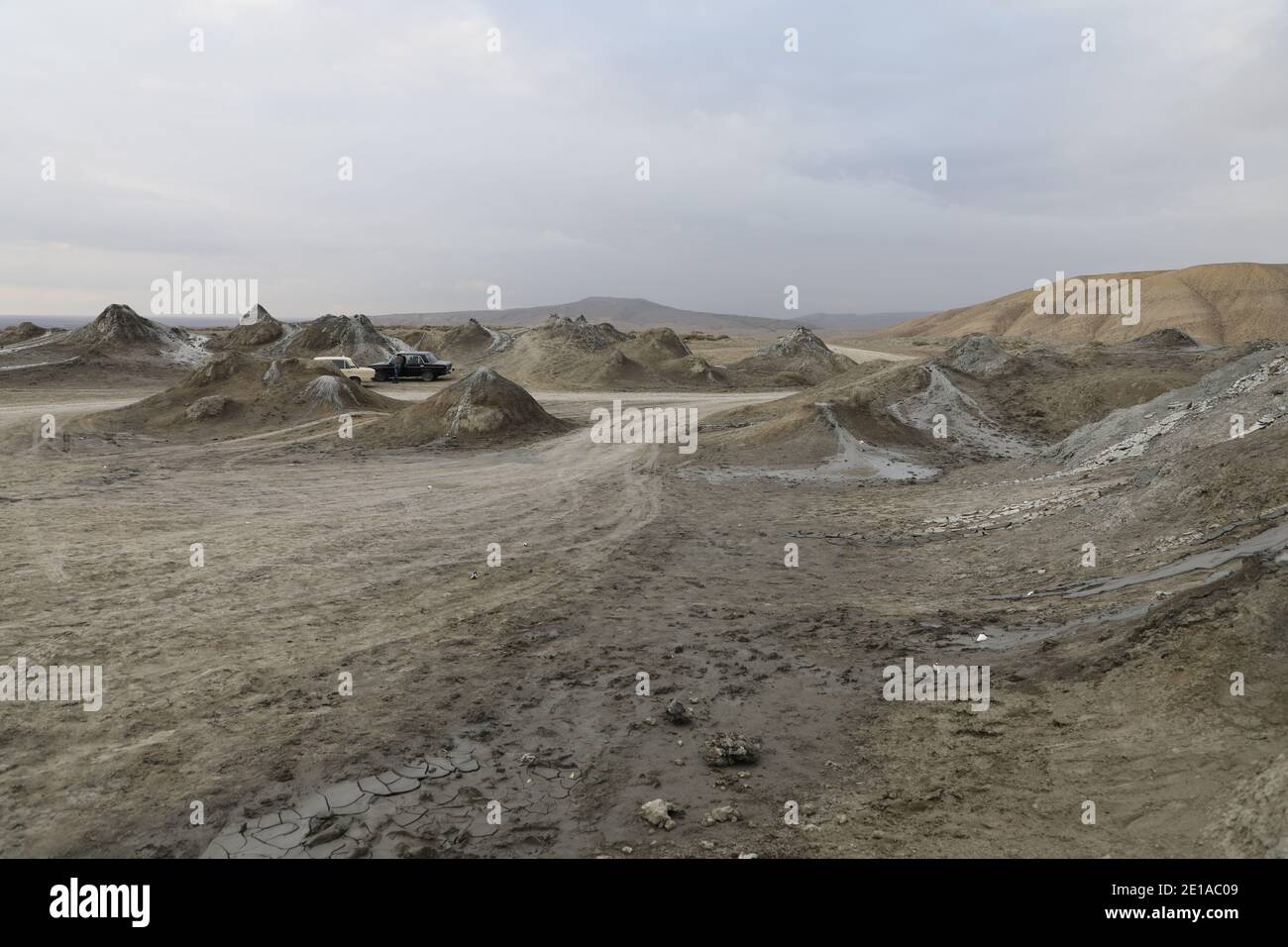 Paysage avec des volcans de boue en Azerbaïdjan Banque D'Images