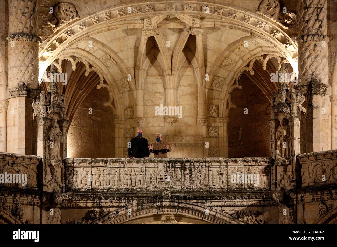 Lisbonne, Portugal. 5 janvier 2021. Le Premier ministre portugais Antonio Costa (R) et le président du Conseil européen Charles Michel visitent le monastère de Jeronimos en prévision d'une cérémonie inaugurant la présidence portugaise du Conseil de l'Union européenne, à Lisbonne (Portugal), le 5 janvier 2021. Crédit : Pedro Fiuza/ZUMA Wire/Alay Live News Banque D'Images