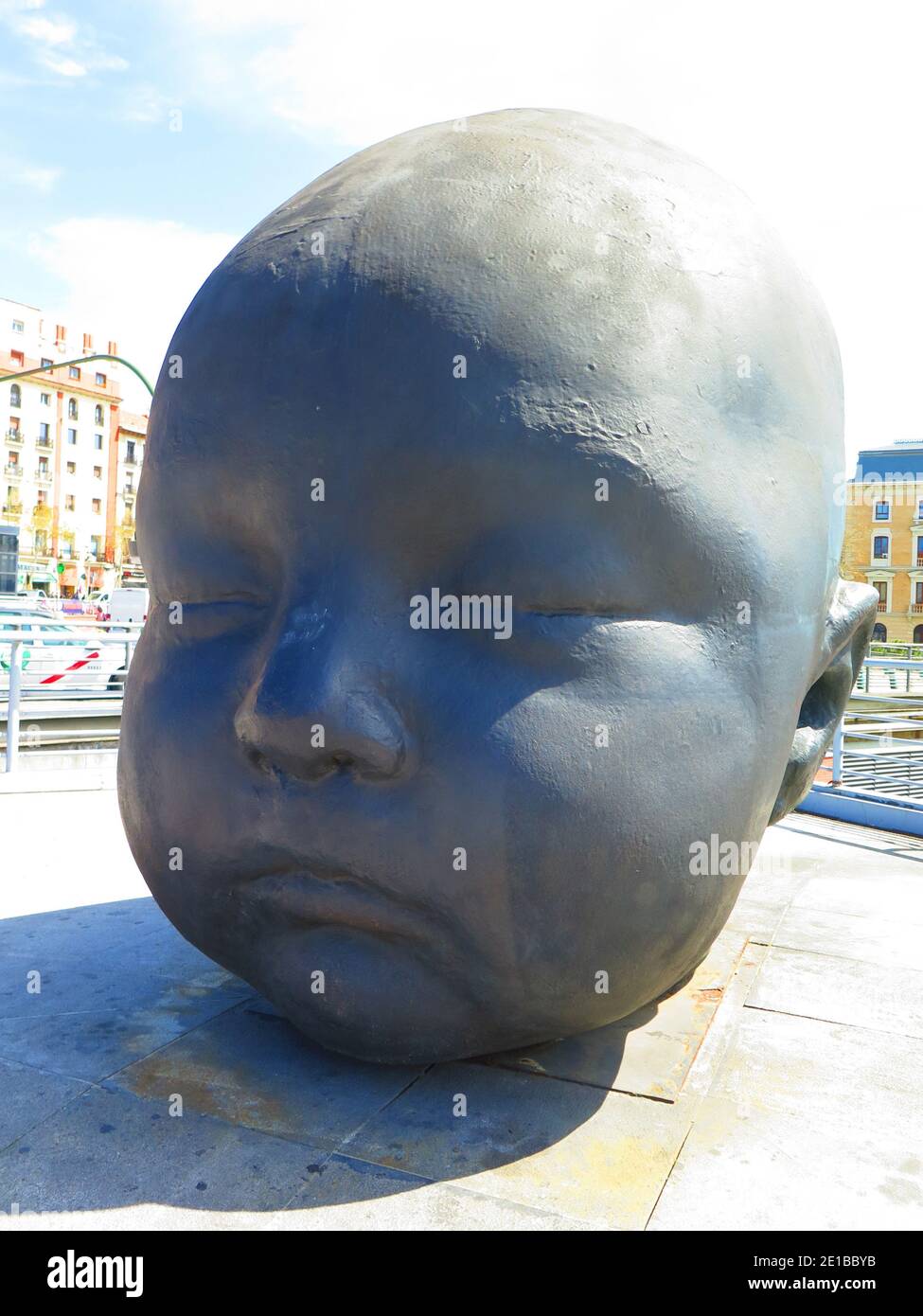 Madrid, Espagne avril 7 2016: Madrid Atocha Gare parpiste sculpture de tête de childs Banque D'Images