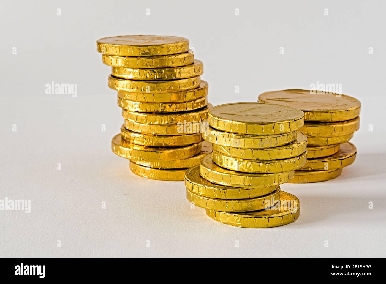 monete di cioccolato impilate altra vista Banque D'Images
