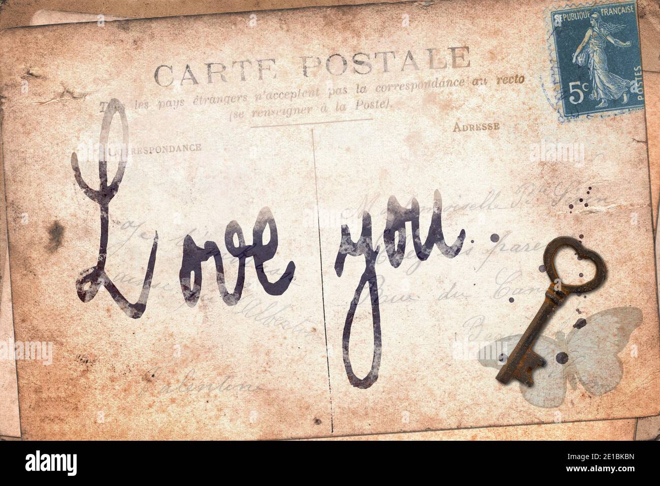 Je t'aime, écrit sur une carte postale vintage française. Carte de vœux de Saint-Valentin et d'amour. Banque D'Images