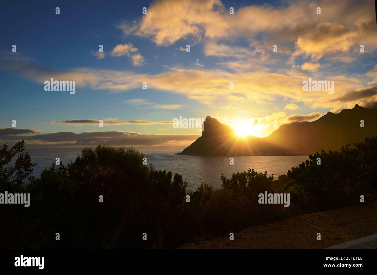 Vue sur le port de Hout Bay, le Cap, Afrique du Sud Banque D'Images