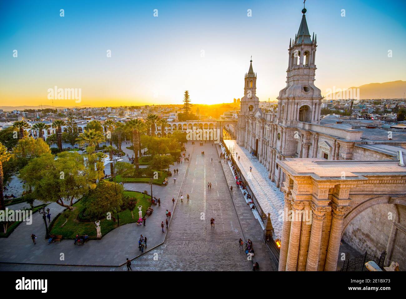 La cathédrale de la basilique d'Arequipa au coucher du soleil Banque D'Images