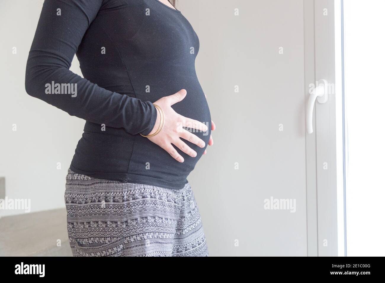 Femme enceinte, famille, amour et concepts de vie. Photo large horizontale avec espace de copie. Banque D'Images