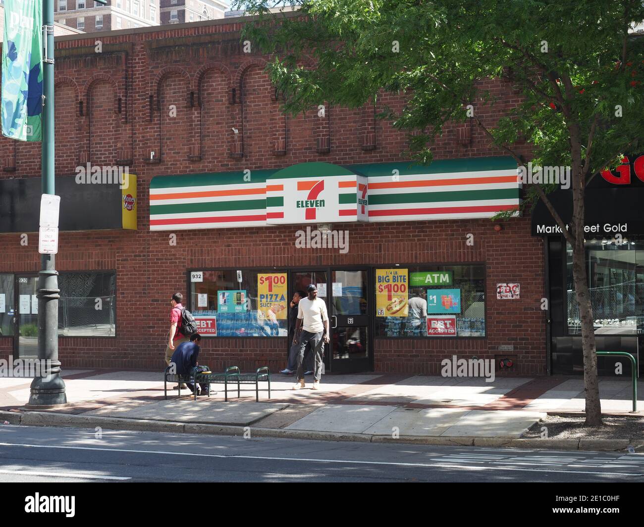 7-onze situé dans Market St au centre-ville de Philadelphie. Banque D'Images