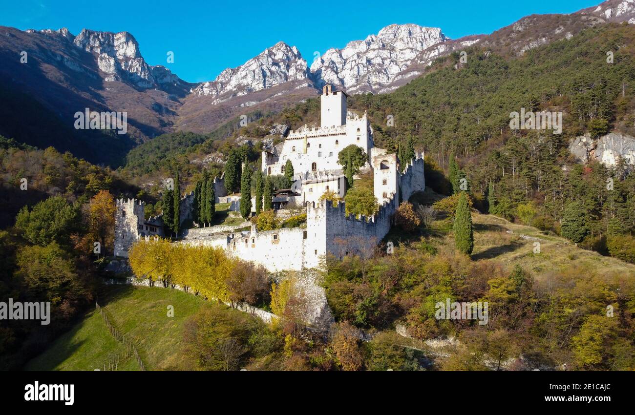 Château d'Avio dans la province de trente, Vallagarina, Trentin-Haut-Adige, nord de l'italie, europe. Château médiéval de Sabbionara. Banque D'Images