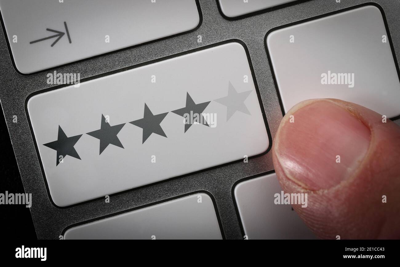 Évaluation en ligne, évaluation quatre étoiles pour un site Web Banque D'Images