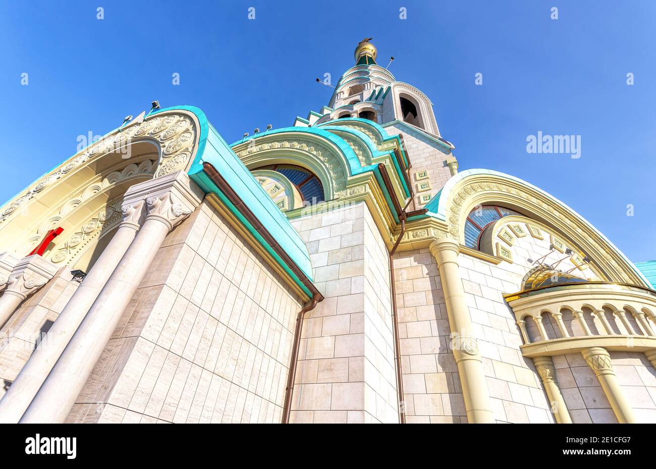 Cathédrale Sainte-Sophie de la sagesse de Dieu contre le ciel bleu à Samara, Russie Banque D'Images