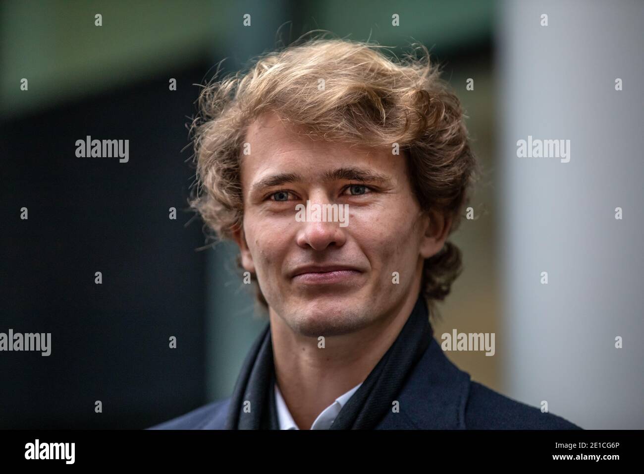 Alexander Zverev, star du tennis allemand, au High court, dans le cadre d'un litige juridique avec Patricio APEY, fondateur de la société londonienne de gestion du sport, Londres Banque D'Images