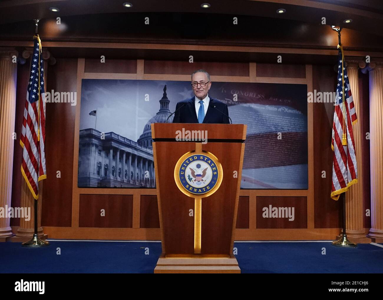 Washington, États-Unis. 06e janvier 2021. Le leader minoritaire du Sénat Charles Schumer, de New York, parle des résultats des élections en Géorgie au Capitole des États-Unis à Washington, DC, le mercredi 6 janvier 2021. Photo de Kevin Dietsch/UPI crédit: UPI/Alay Live News Banque D'Images