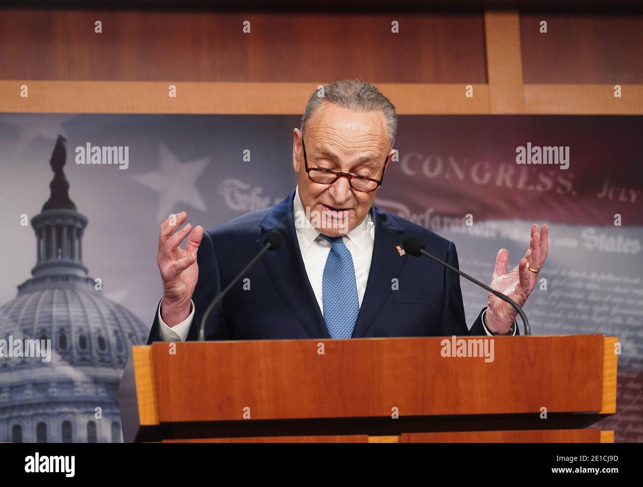 Washington, États-Unis. 06e janvier 2021. Le leader minoritaire du Sénat Charles Schumer, de New York, parle des résultats des élections en Géorgie au Capitole des États-Unis à Washington, DC, le mercredi 6 janvier 2021. Photo de Kevin Dietsch/UPI crédit: UPI/Alay Live News Banque D'Images