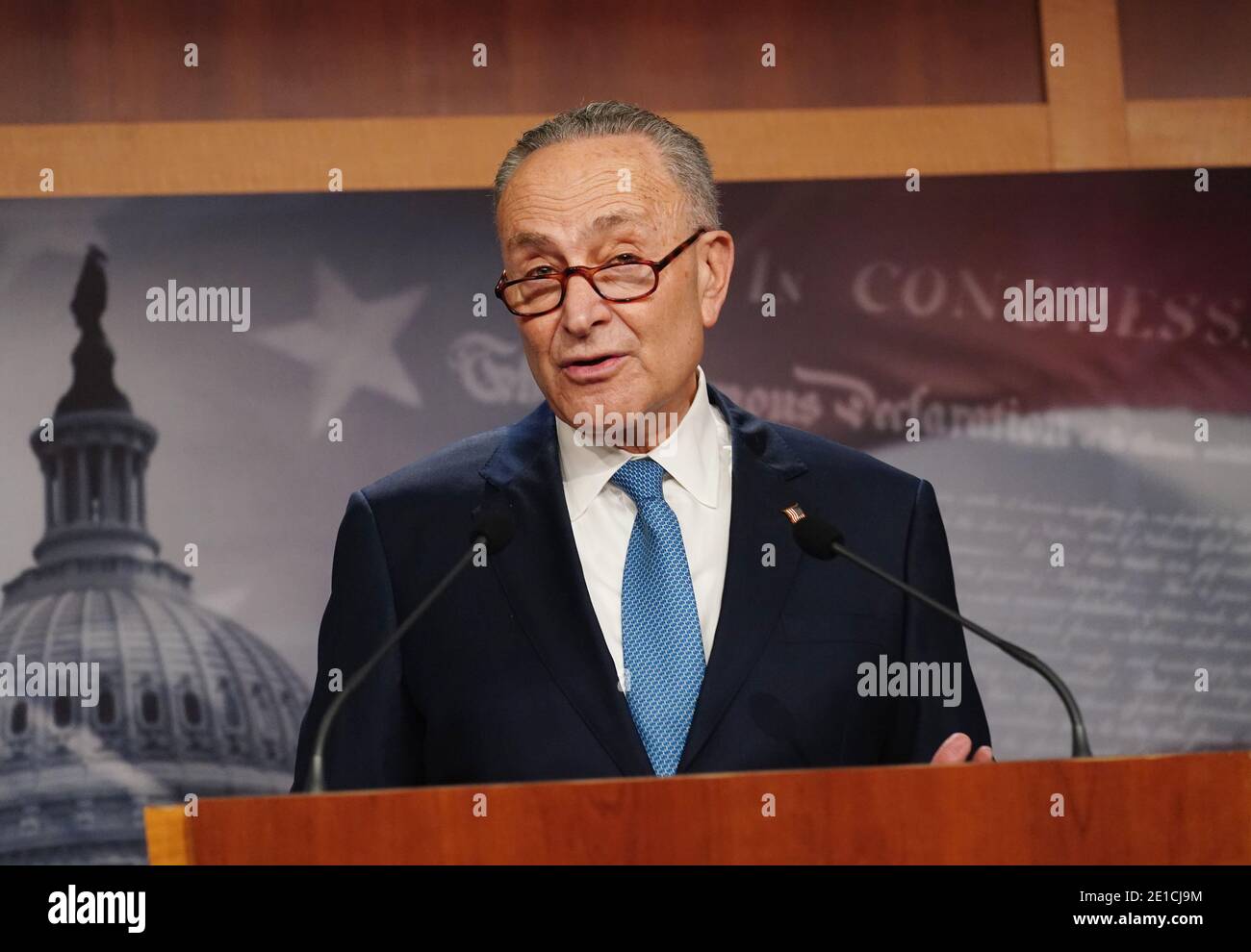 Washington, États-Unis. 06e janvier 2021. Le leader minoritaire du Sénat Charles Schumer, de New York, parle des résultats des élections en Géorgie au Capitole des États-Unis à Washington, DC, le mercredi 6 janvier 2021. Photo de Kevin Dietsch/UPI crédit: UPI/Alay Live News Banque D'Images